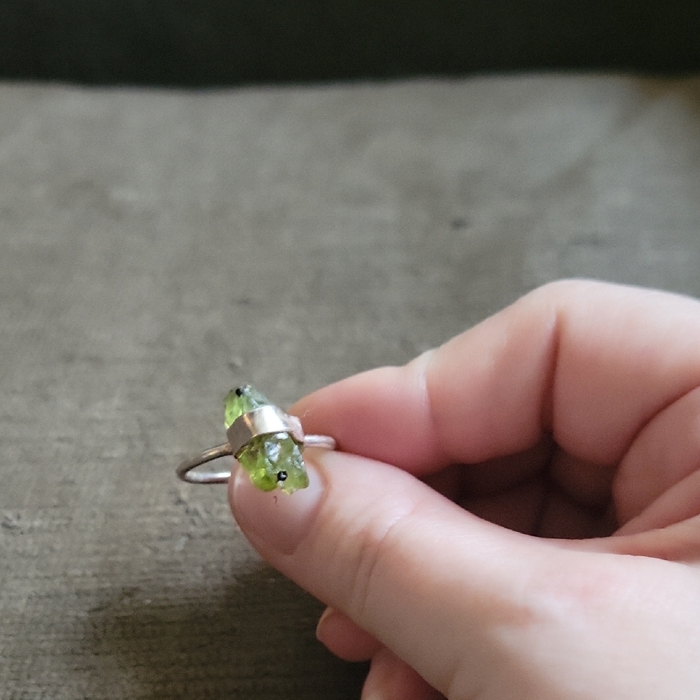 Elegant Green Stone Silver Ring